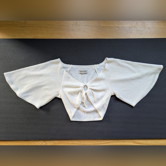 Urban Outfitters OU Tie-Front Crop Flutter Bell Sleeve Top White Boho Size Xs - Picture 3 of 8